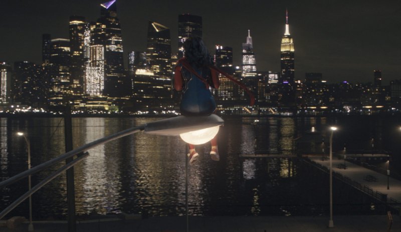 Ms. Marvel, l'iconica scena del lampione Ms. Marvel, l'iconica scena del lampione