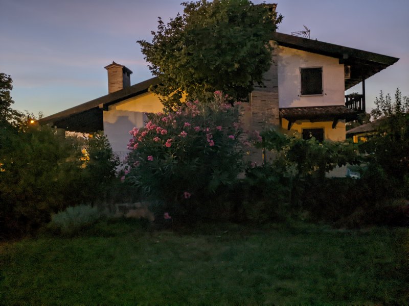 Google Pixel 6a, foto in modalità notturna Google Pixel 6a, foto in modalità notturna