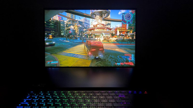 Lo schermo principale dell'ASUS ROG Zephyrus Duo 16 restituisce immagini di alta qualità, anche in movimento