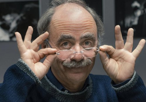 Un artista all'avanguardia tra multimedialità, Game Boy e PC