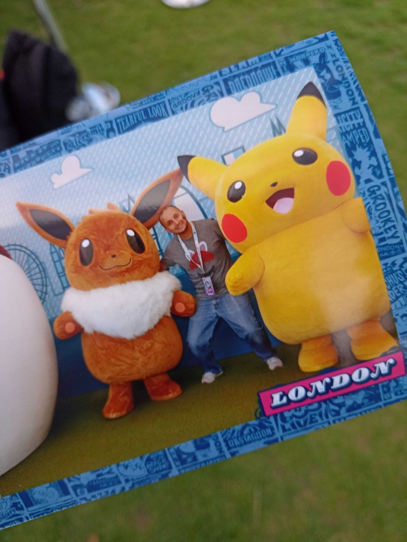 Luca Forte in foto coi suoi migliori amici: Pikachu ed Eevee