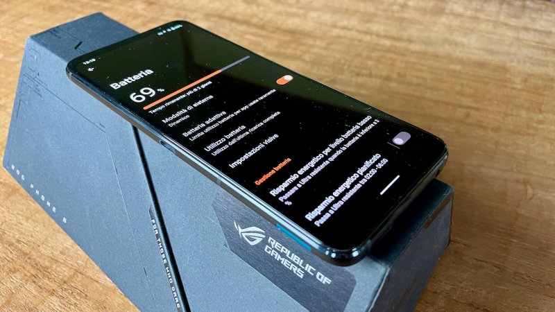 La batteria di ROG Phone 6D Ultimate è la stessa del precedente modello e l'autonomia è invariata