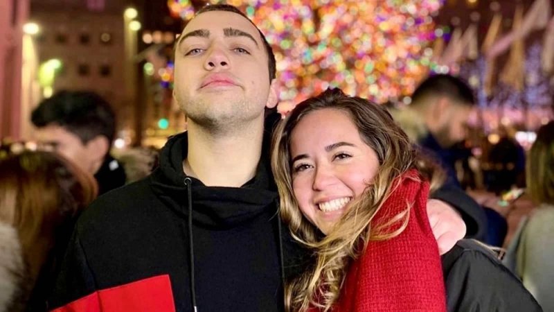 Una foto di Mizkif e Maya
