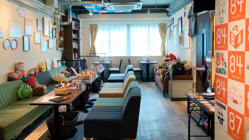 Il bar 84 per molti sviluppatori è una seconda casa