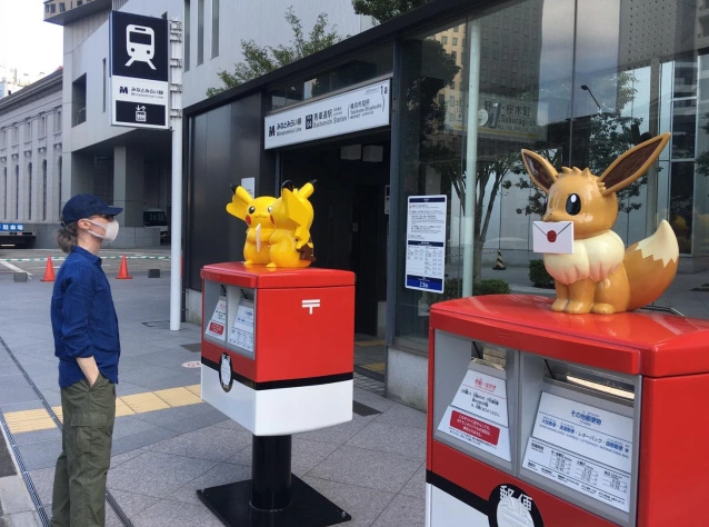 Le cassette postali con Pikachu ed Eevee (foto della fonte) Le cassette postali con Pikachu ed Eevee (foto della fonte)