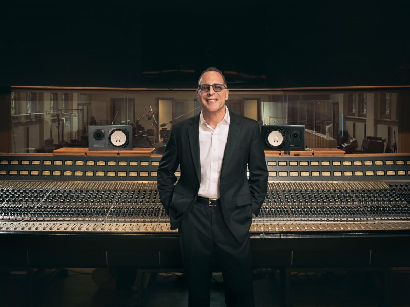 Steve Schnur in 'ufficio' Steve Schnur in 'ufficio'