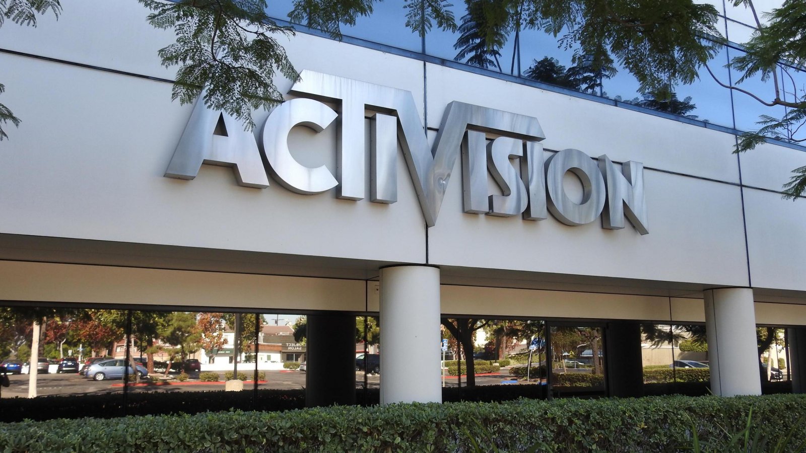 Microsoft e Activision: il presidente Brad Smith incontrerà il Cancelliere UK per discutere del blocco dell'acquisizione