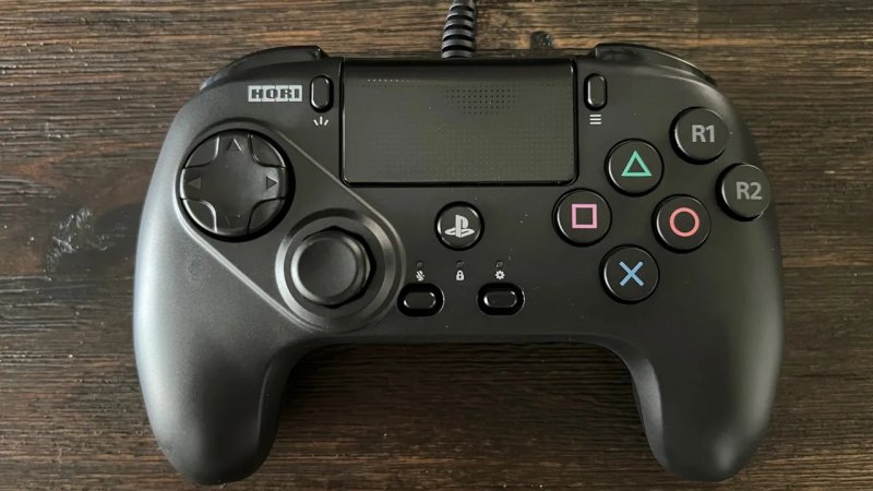 HORI Fighting Commander OCTA: The pad is rounded and has a pleasant shape, although the distance of the front keys could put some players in difficulty