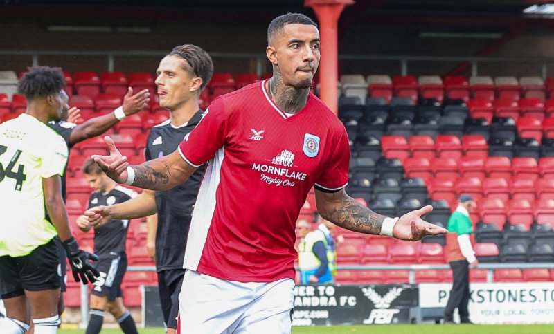 Xbox ha fermato il capocannoniere del Crewe Alexandra Xbox ha fermato il capocannoniere del Crewe Alexandra