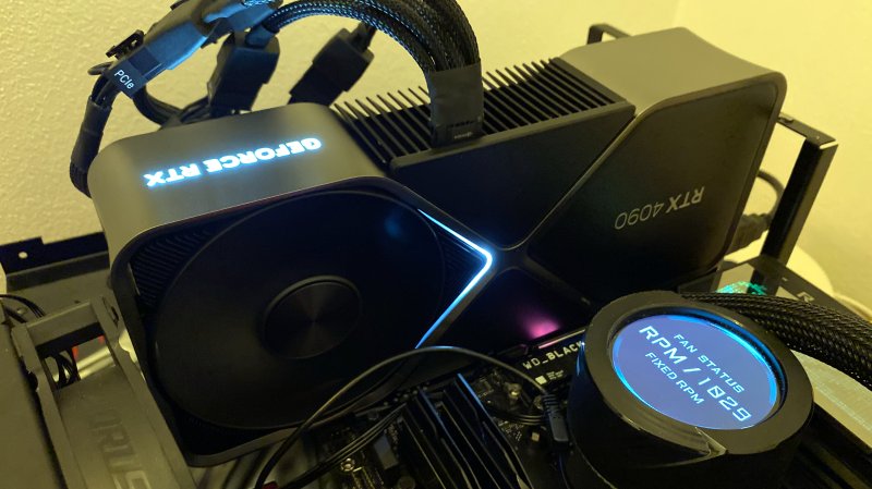 La NVIDIA GeForce RTX 4090 Founders Edition è massiccia, ma è anche fresca e piuttosto silenziosa