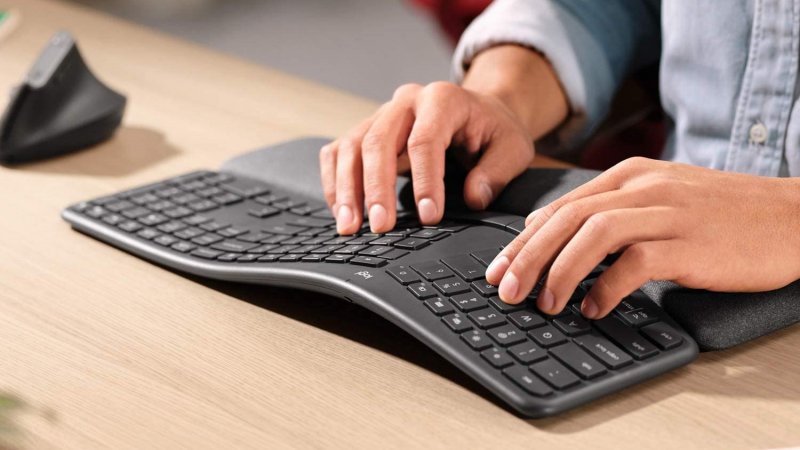 Tastiera Logitech ERGO K860 Split Keyboard Tastiera Logitech ERGO K860 Split Keyboard