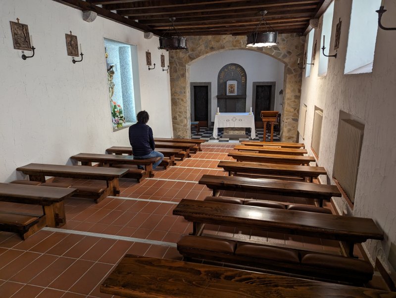 Uno scatto eseguito con la principale di Google Pixel 7 in condizioni di scarsa luminosità Uno scatto eseguito con la principale di Google Pixel 7 in condizioni di scarsa luminosità