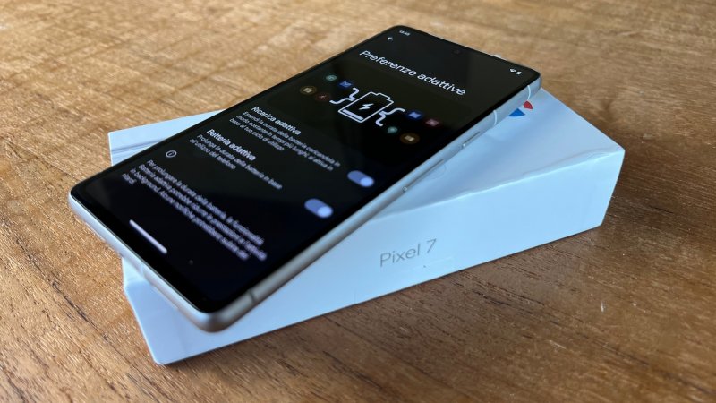 La batteria di Google Pixel 7 è più piccola di quella del Pro ma l'autonomia è analoga La batteria di Google Pixel 7 è più piccola di quella del Pro ma l'autonomia è analoga