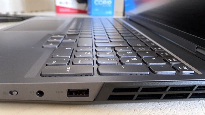 La tastiera TrueStrike del Lenovo Legion 5i Pro è piuttosto comoda