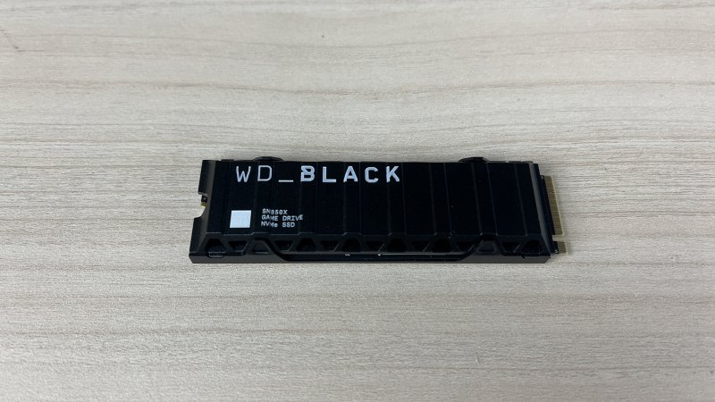 La parte anteriore del WD Black SN850X con dissipatore