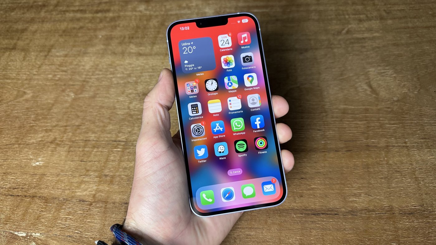 iPhone 14 Plus, la recensione dello smartphone base di Apple dalle ...
