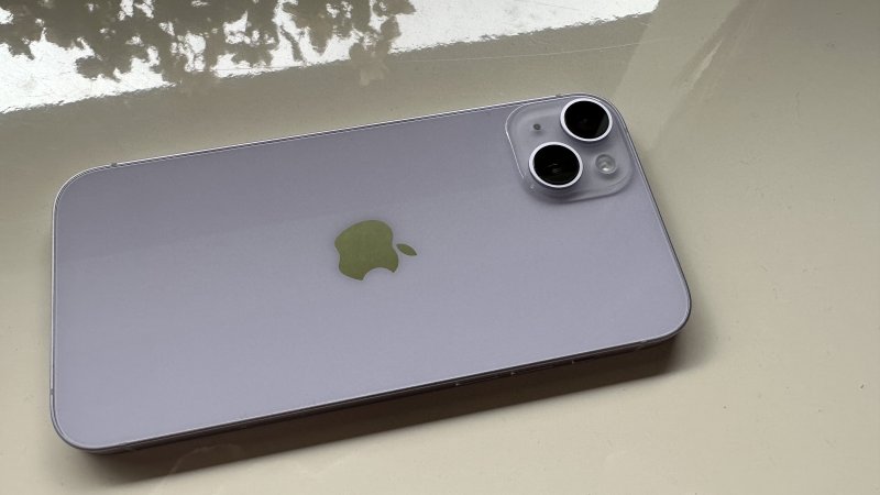 iPhone 14 Plus ha tre fotocamere, due sul retro e la selfie frontale