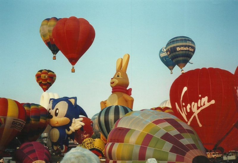 Sonic ha fatto capolino anche in un festival di mongolfiere Sonic ha fatto capolino anche in un festival di mongolfiere