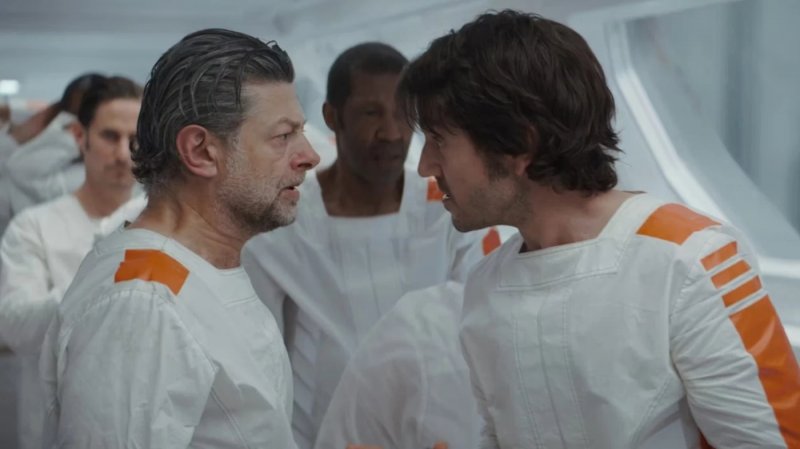 Star Wars: Andor, Andy Serkis e Diego Luna faccia a faccia in una scena della serie