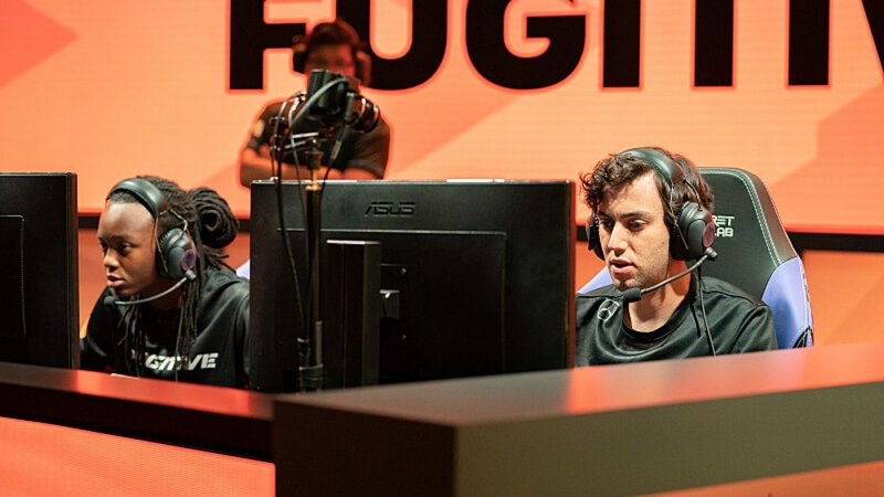 Players è ambientata durante una stagione della LCS e molti i team che fanno parte della lega sono citati o ripresi