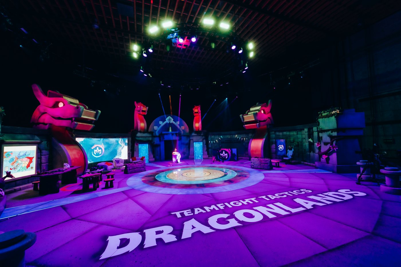 Il grande palco costruito da Riot Games e GGTEch per ospitare i mondiali di Teamfight Tactics