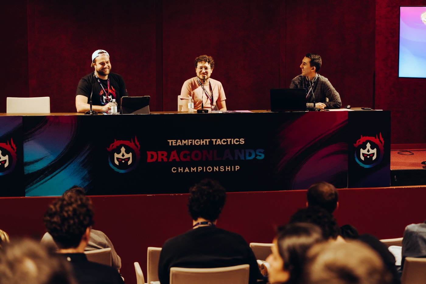 Michael Sherman, al centro, Global Esports Manager di TFT, racconta il futuro dell'esport