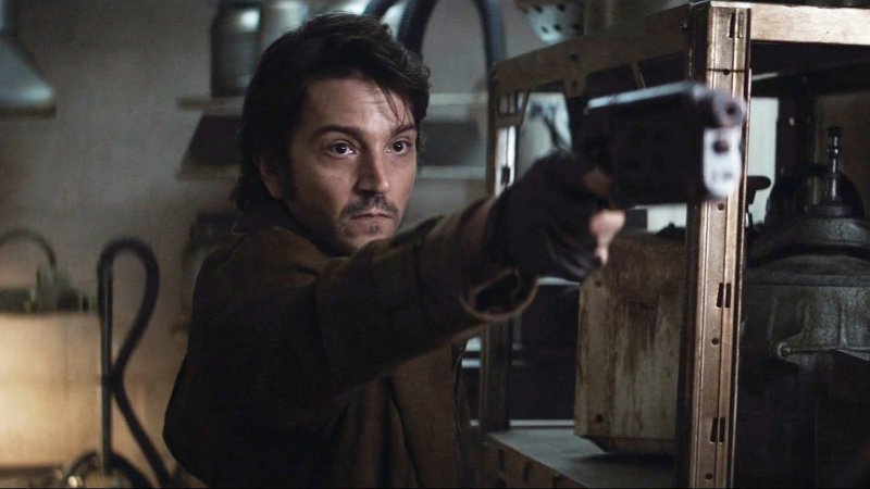 Star Wars: Andor, il protagonista interpretato da Diego Luna