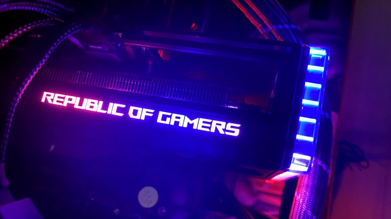 La rumorosità contenuta è senza dubbio tra i punti a favore della ASUS ROG Strix GeForce RTX 4070 Ti Gaming OC