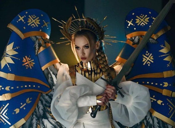 Miss Universo: i videogiocatori prendono il costume di Miss Ukraina per un cosplay di Warhammer