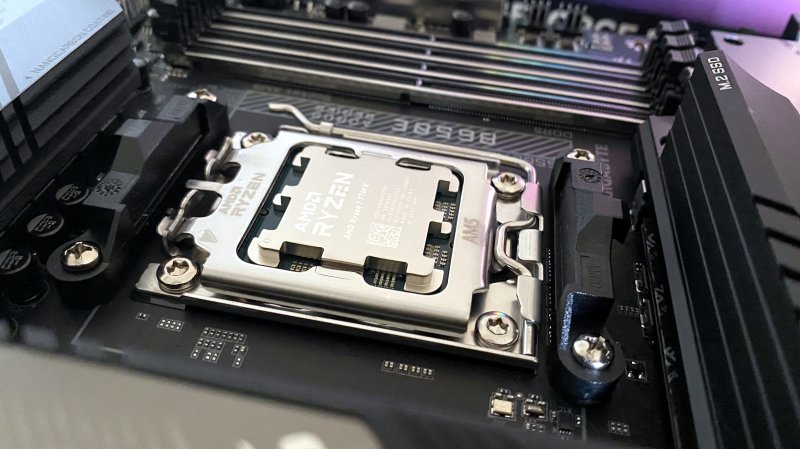 AMD Ryzen 7 7700X offre jusqu'à 24 lignes PCIe 5.0