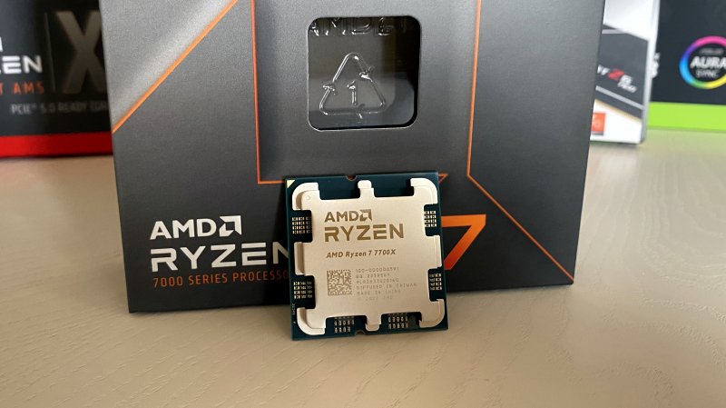 AMD Ryzen 7 7700X ne change pas de formule, mais se concentre sur les hautes fréquences et les bonnes performances de jeu.