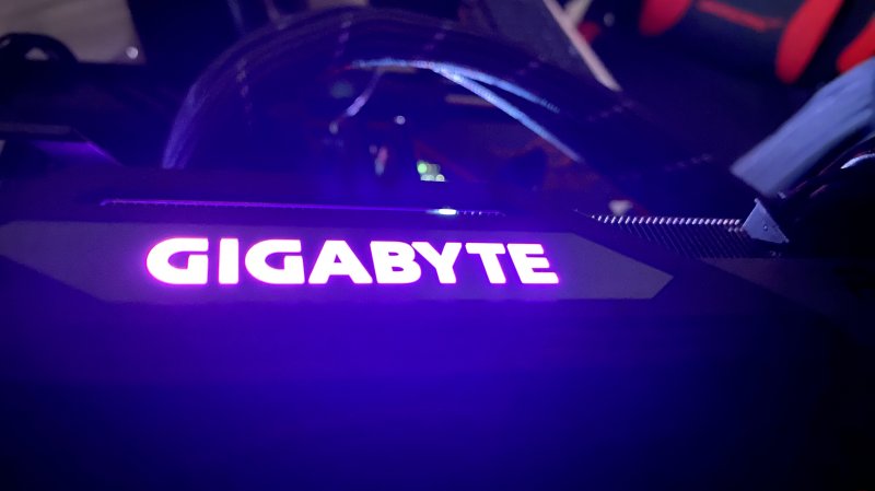 La rumorosità della Gigabyte Radeon RX 7900 XT Gaming è contenuta, ma chi vuole il silenzio assoluto può ricorrere all'apposita modalità La rumorosità della Gigabyte Radeon RX 7900 XT Gaming è contenuta, ma chi vuole il silenzio assoluto può ricorrere all'apposita modalità