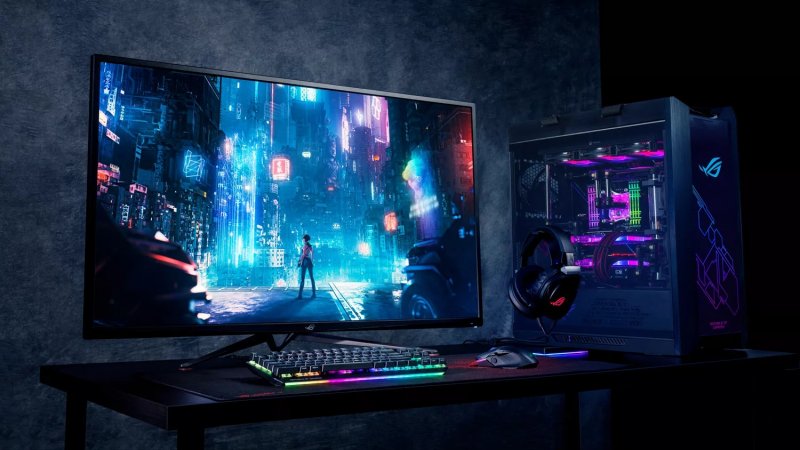 Un setup da PC gaming viene spesso posizionato su una scrivania dotata di uno o più monitor