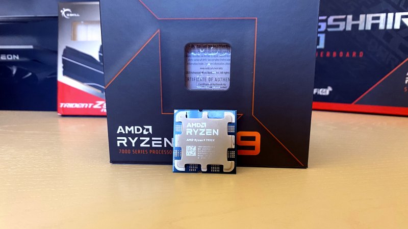 L'AMD Ryzen 7950X est un poids lourd à 16 cœurs et 32 threads qui peut atteindre 5,8 GHz en mode PBO.