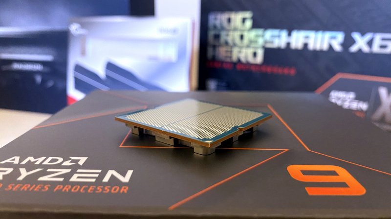 Avec les nouveaux modèles, menés par l'AMD Ryzen 7950X, AMD est également passé au type de socket LGA.