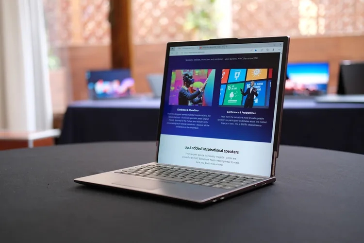 Lenovo ha presentato un laptop ThinkPad con schermo che si srotola al MWC 2023