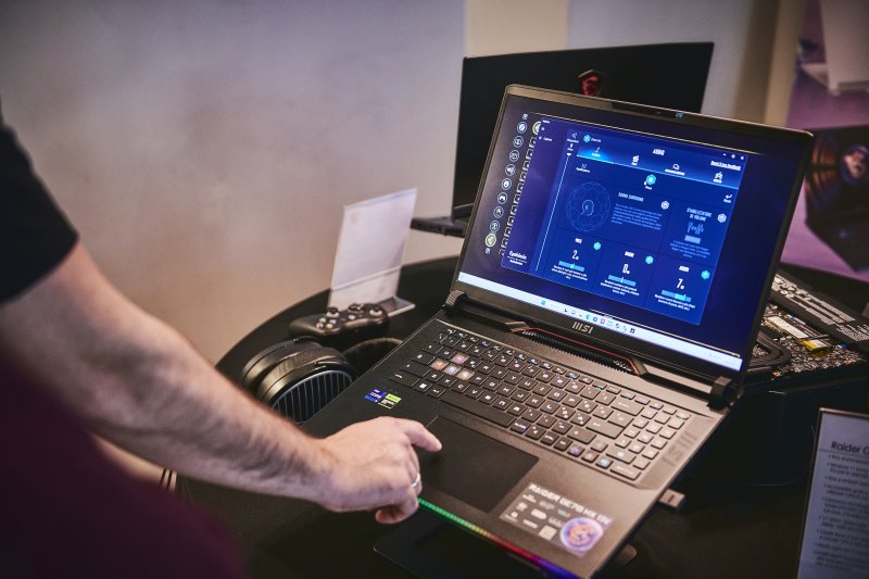 MSI Raider GE78HX MSI Raider GE78HX