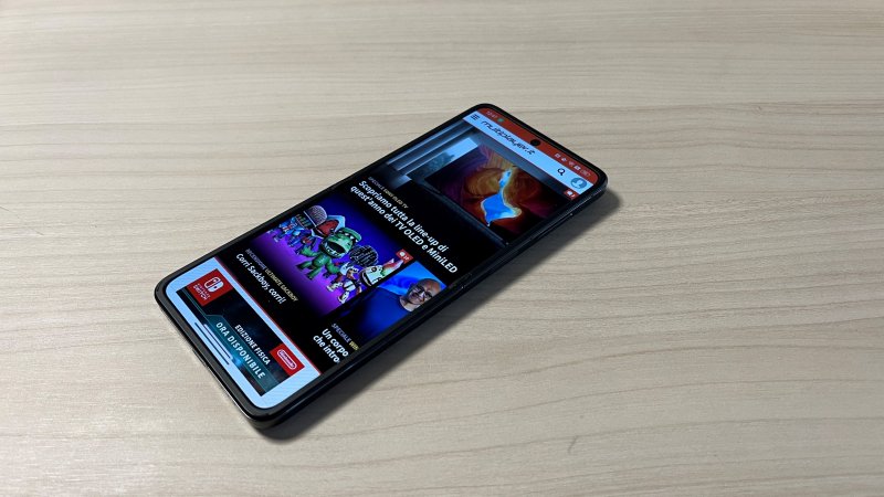 OPPO Find N2 Flip ha un ottimo display da 6,8 pollici con risoluzione Full HD+ OPPO Find N2 Flip ha un ottimo display da 6,8 pollici con risoluzione Full HD+