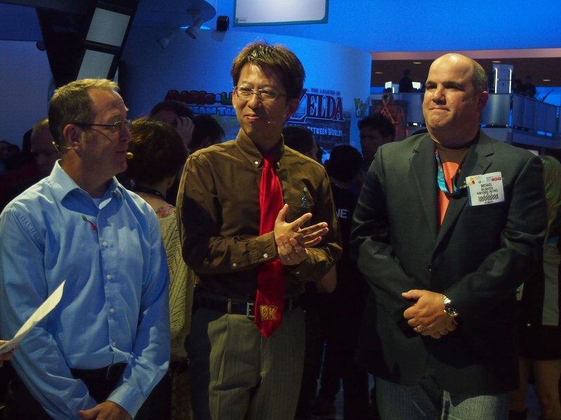 Retro Studios: Kensuke Tanabe (in mezzo) e Michael Kelbaugh (a destra)