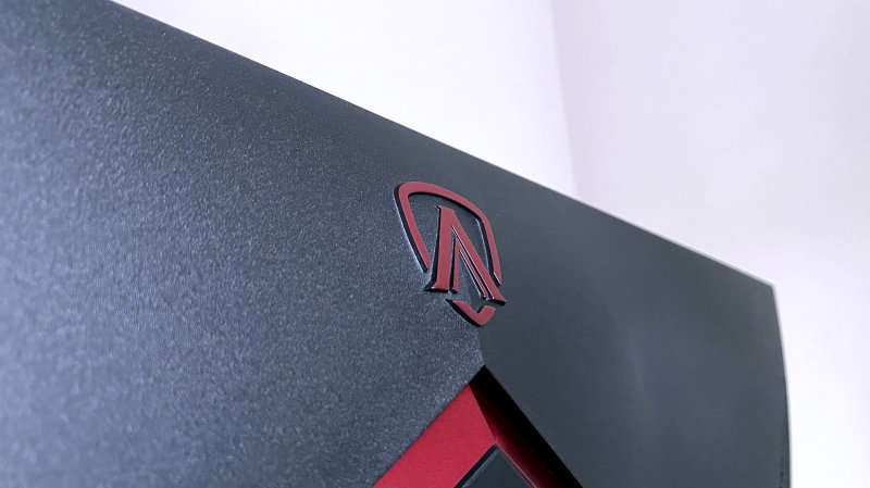 Black and red: the AOC AG275QZ monitor reflects the typical style of the peripherals of the game of any year, with more detail and comprehensive quality than those of modern premium chrome