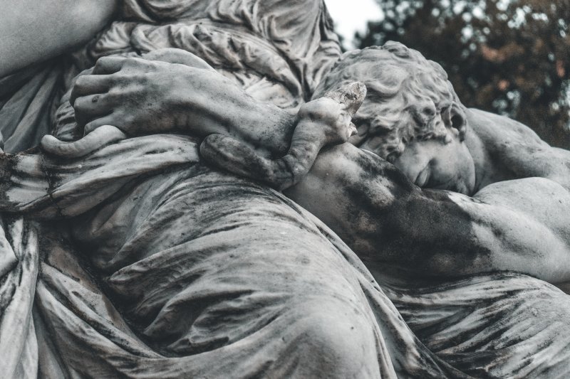 Videogiochi in prima persona: le qualità espressive del corpo in un dettaglio del memoriale di Goethe, nel cuore di Villa Borghese a Roma