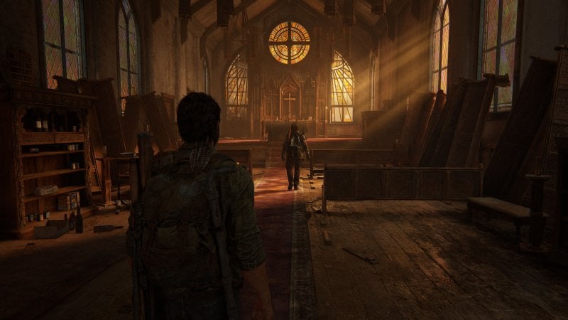 The Last of Us Part 1, Joel et Bill dans une vieille église soulignant la qualité du remake