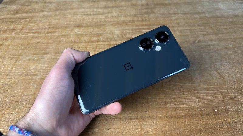 OnePlus Nord CE 3 Lite 5G ha un design gradevole ma non certo originale OnePlus Nord CE 3 Lite 5G ha un design gradevole ma non certo originale