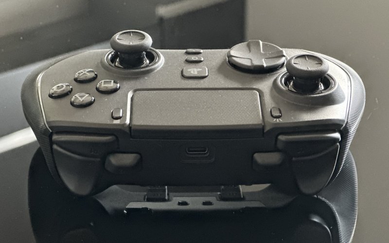 Razer Wolverine V2 Pro e la curiosa disposizione dei tasti dorsali Razer Wolverine V2 Pro e la curiosa disposizione dei tasti dorsali