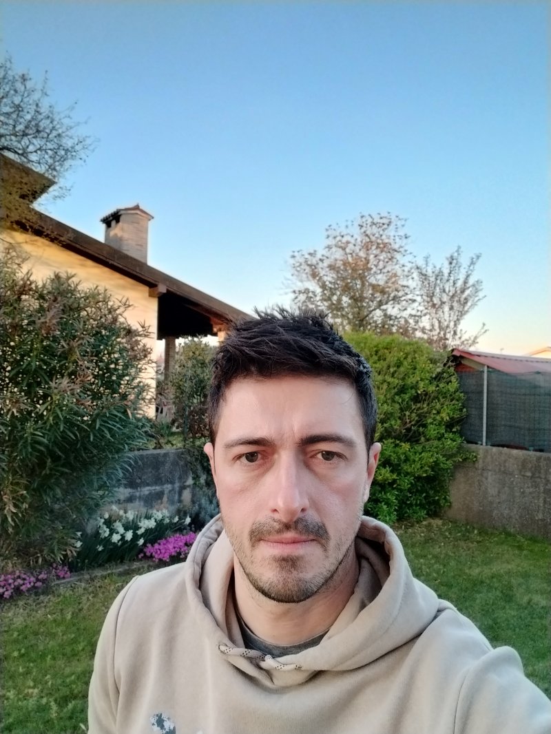 OnePlus Nord CE 3 Lite 5G, un selfie con la camera frontale OnePlus Nord CE 3 Lite 5G, un selfie con la camera frontale