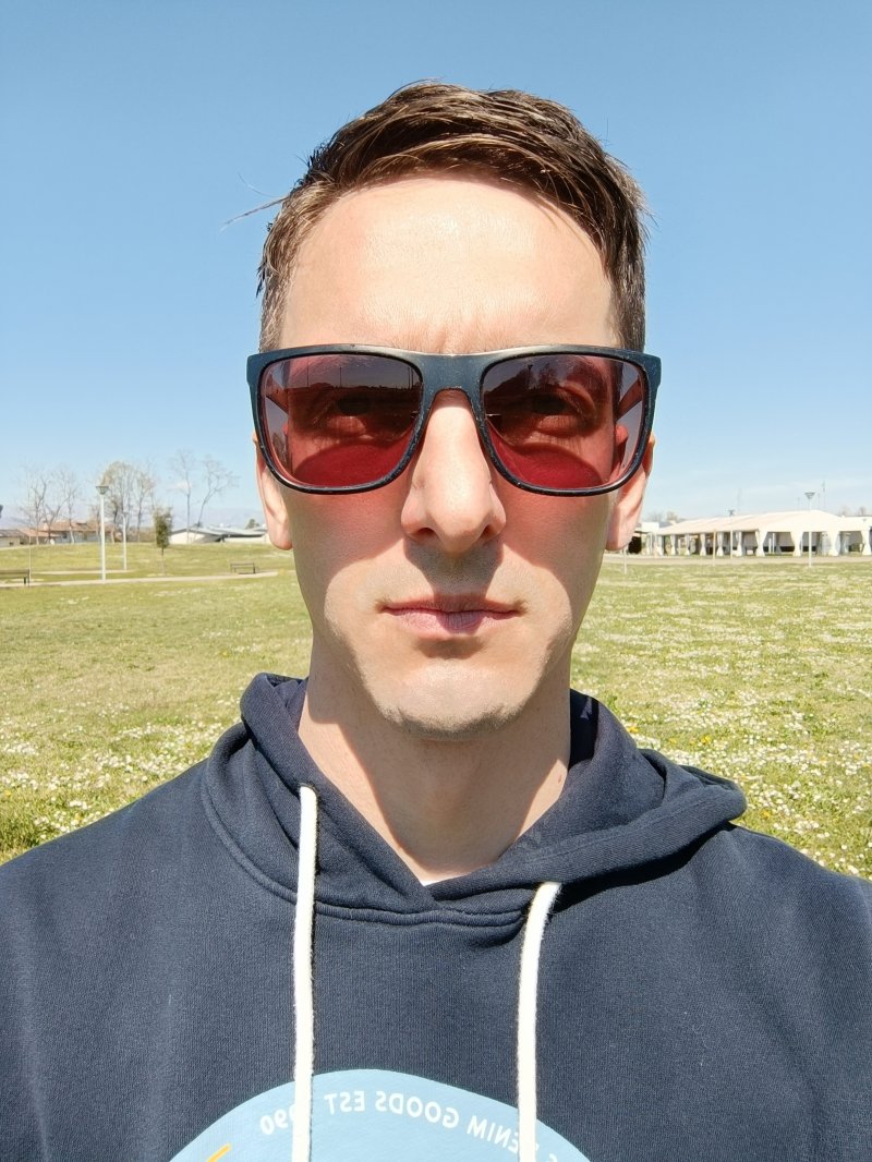 Un selfie eseguito con la frontale di Redmi Note 12 Pro+ 5G