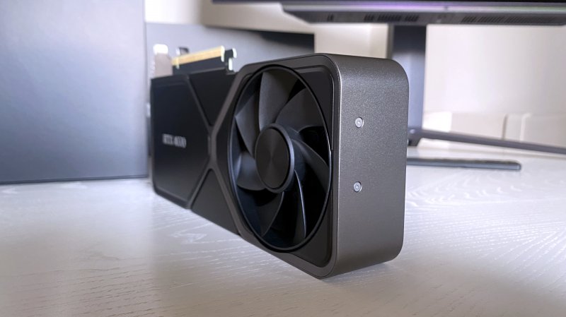 La ventilazione della NVIDIA GeForce RTX 4070 è silenziosa ed efficace, anche in overclock