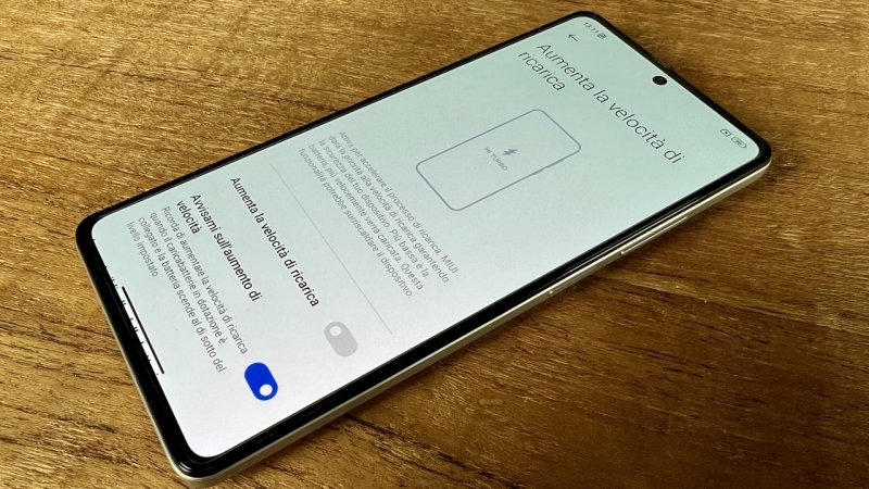 Per beneficiare  della ricarica a 120 W di Redmi Note 12 Pro+ 5G è necessario attivare un'apposita opzione