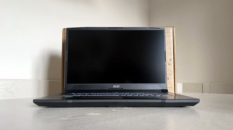 L'MSI Pulse 17 arriva, come ormai parecchi altri portatili, all'interno di una confezione in carta riciclata L'MSI Pulse 17 arriva, come ormai parecchi altri portatili, all'interno di una confezione in carta riciclata