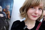 Resident Evil 4: la modella di Ashely Ella Freya si mostra in video mentre compra il Remake a Tokyo - Notizia